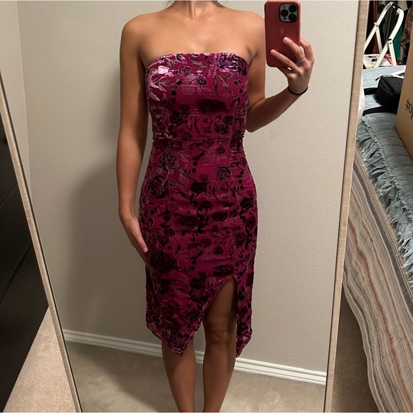 Lulu’s Magenta Floral Velvet Strapless Dress - Picture 5 of 7